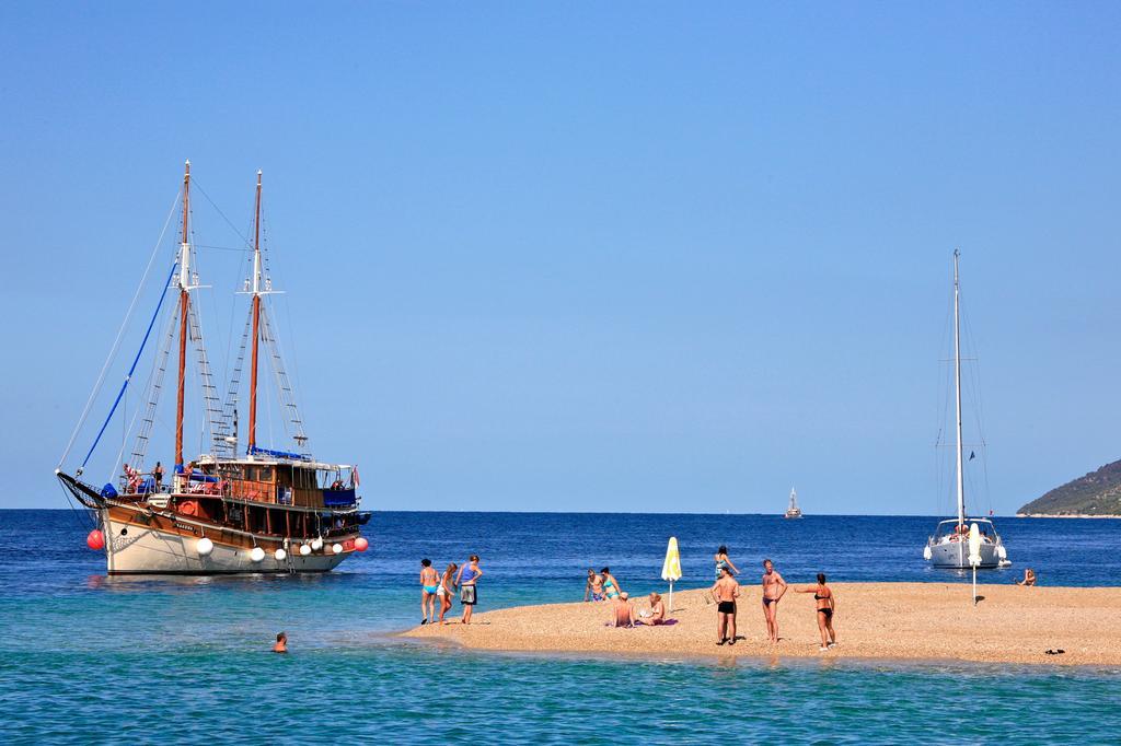 Zlatni Bol Apartments Oda fotoğraf