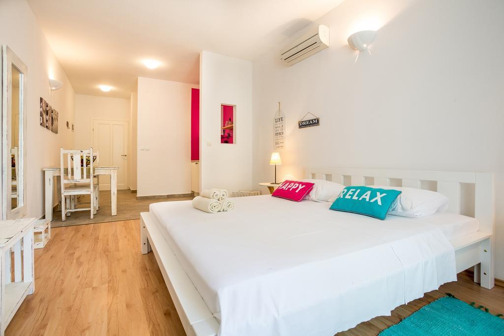 Zlatni Bol Apartments Oda fotoğraf