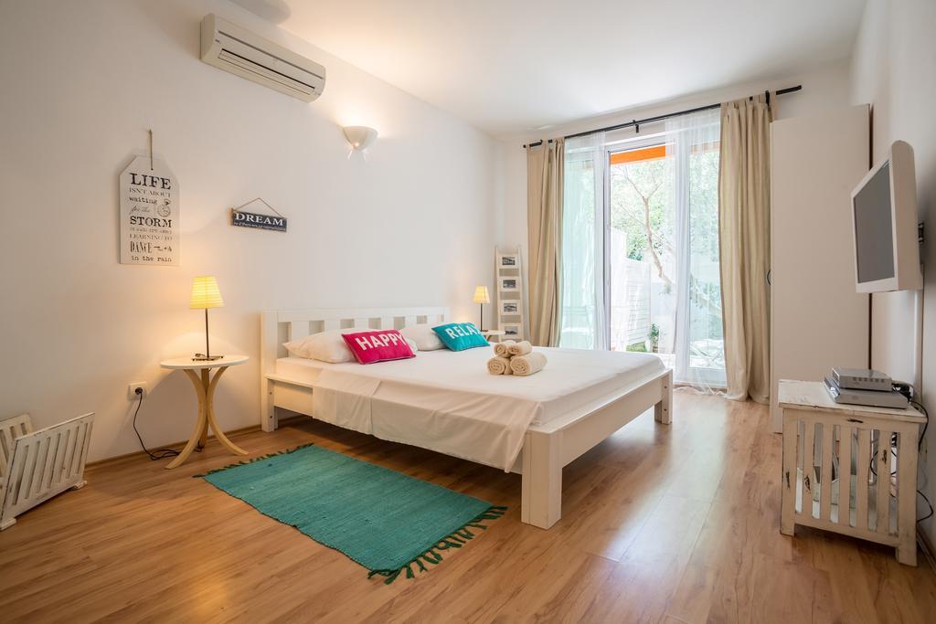 Zlatni Bol Apartments Oda fotoğraf