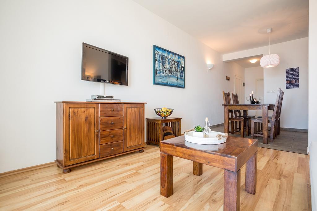Zlatni Bol Apartments Oda fotoğraf
