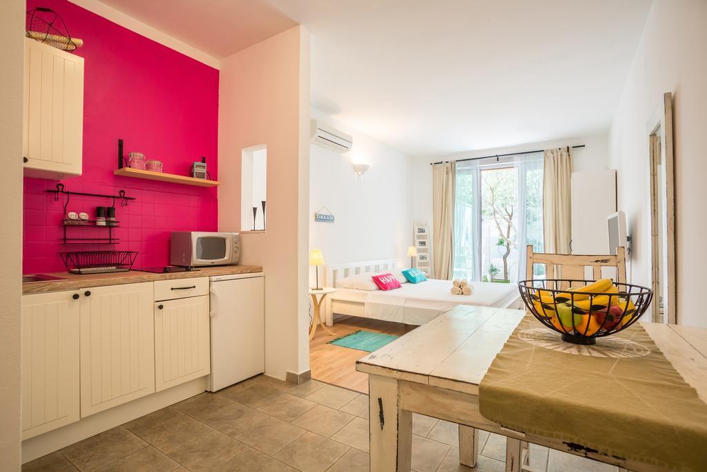 Zlatni Bol Apartments Oda fotoğraf